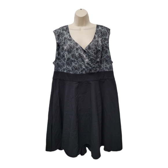 torrid Dresses & Skirts - EUC Torrid lace print dress size 24